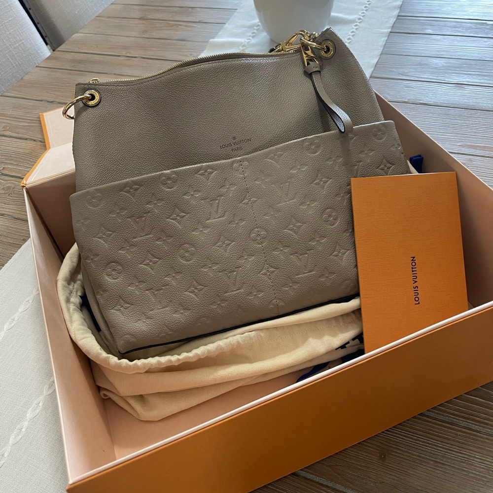 Louis Vuitton Maida Hobo Authentic - Picture 9 of 15